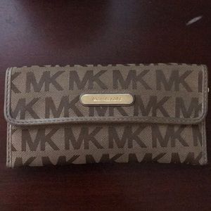 MICHAEL KORS WALLET. BROWN / BEIGE